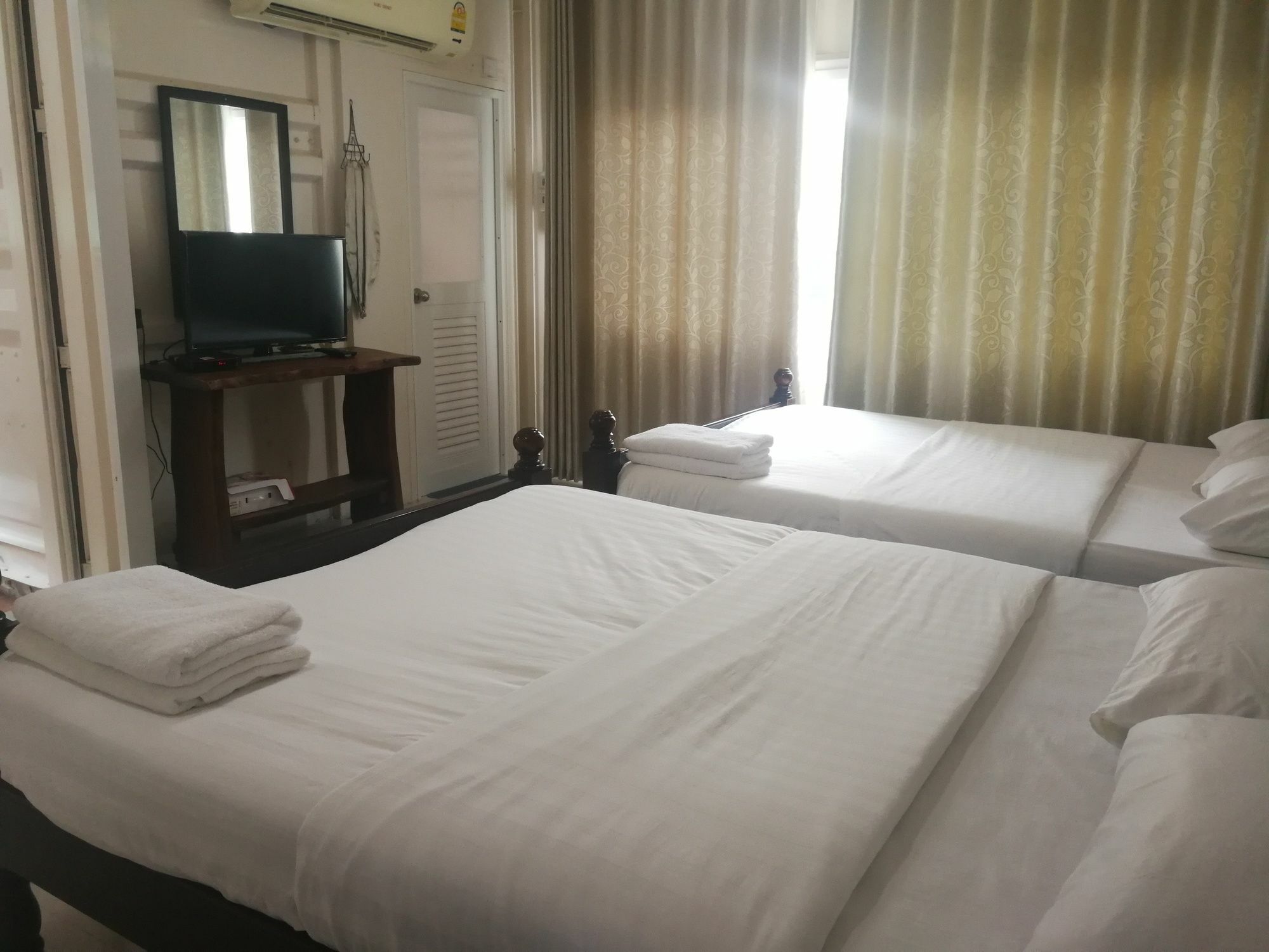 Farsai Homestay Lop Buri Eksteriør bilde