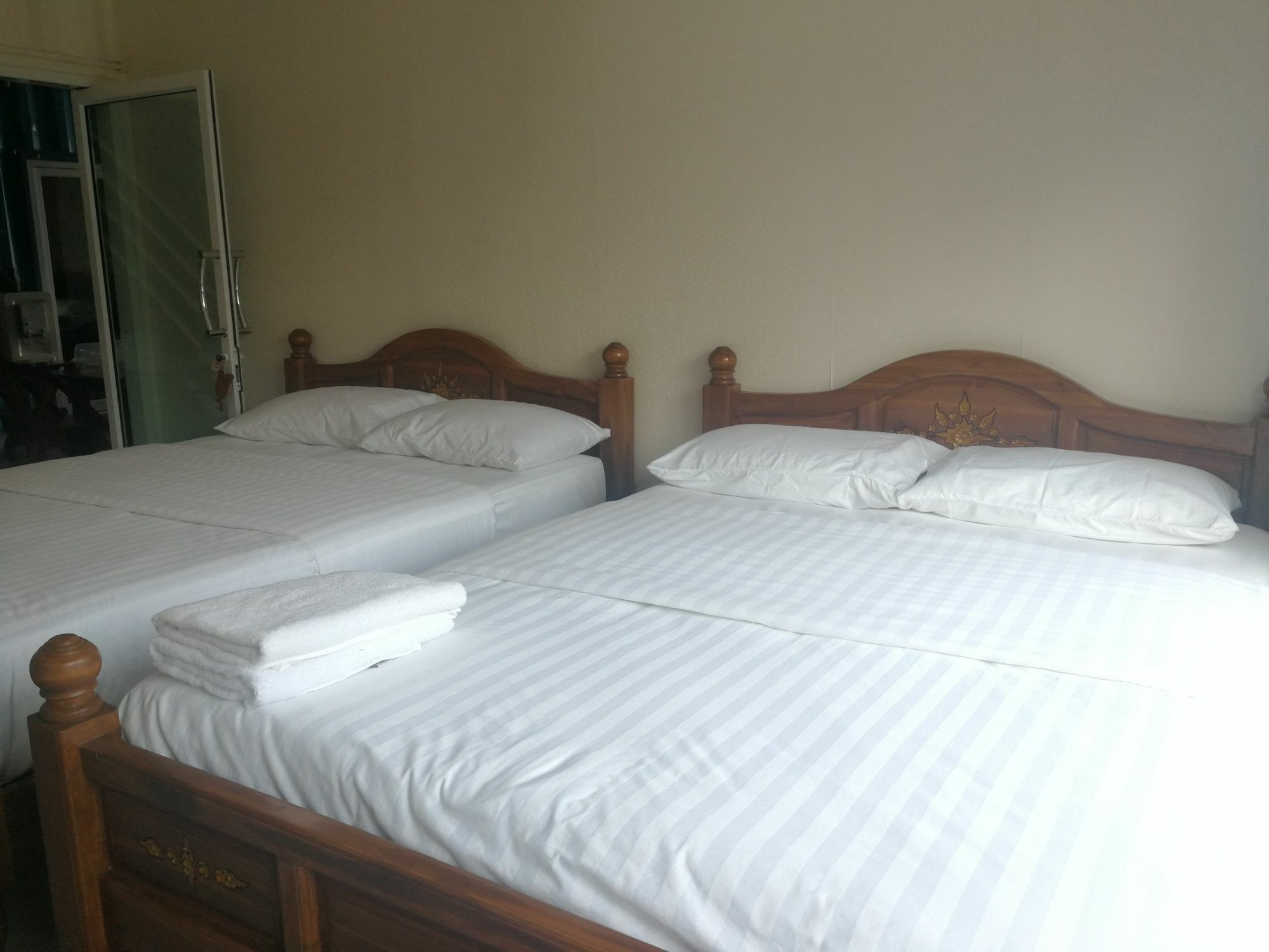 Farsai Homestay Lop Buri Eksteriør bilde